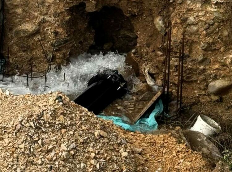 Трети ден асеновградчани са без вода, искат оставката на кмета 