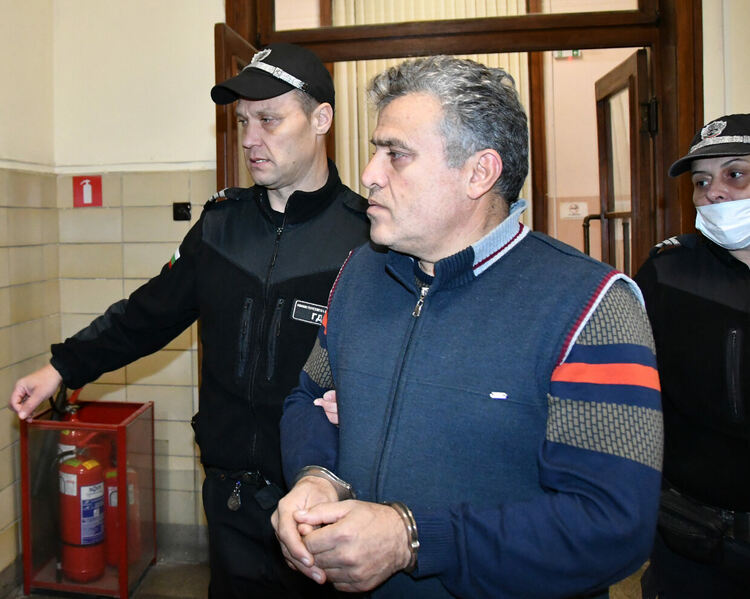 Пловдивските магистрати потвърдиха ареста на турски шофьор, задържан с голямо количество контрабандни стоки