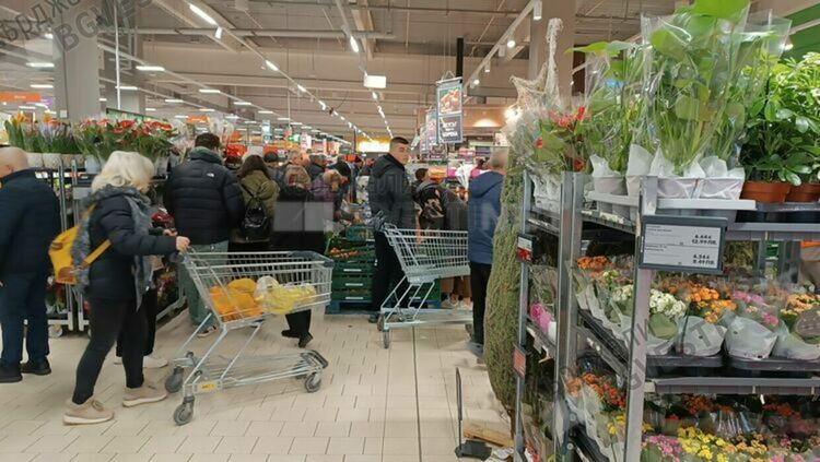 Турците пазаруват в Гърция, гърците идват за по-евтино в България 