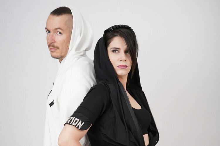„Черните клавиши на пианото“: новата съвместна песен на Chaz & Ive