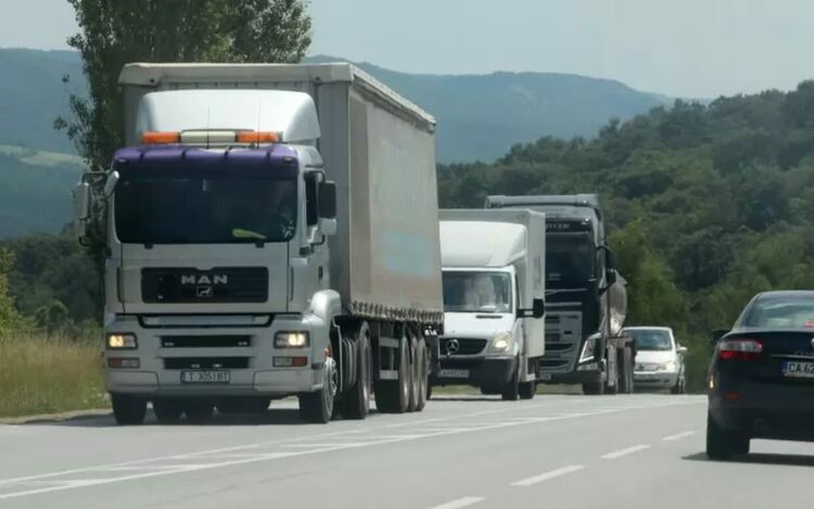 Превозвачите се притеснени от нова тарифа за тол таксите