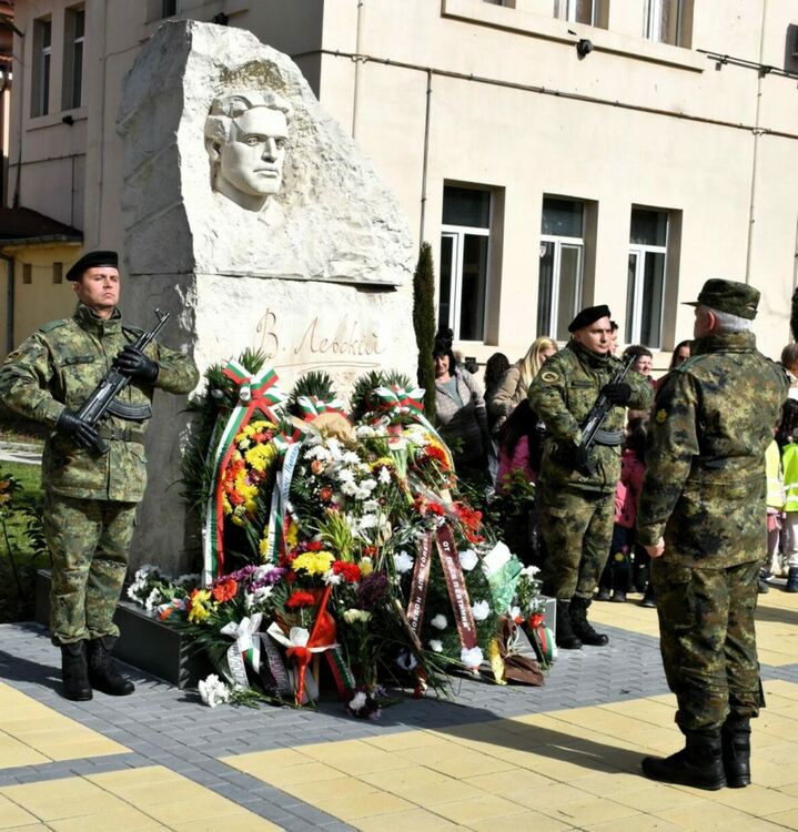 Асеновград се поклони пред Апостола на свободата