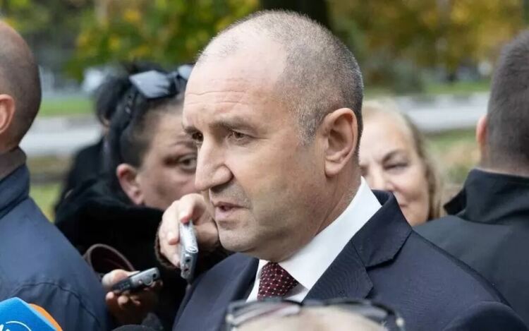 Румен Радев обяви желание да си говори с Русия