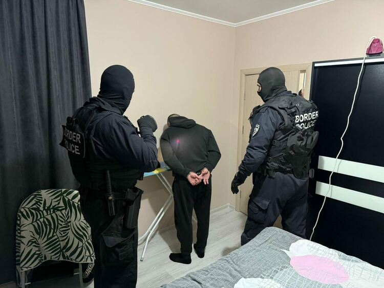 Деветима са задържани за трафик на мигранти край Свиленград, Любимец и Елхово