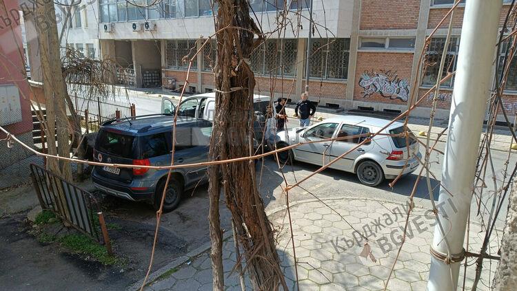 Сблъсък между „баничарка“ и „Голф“ в центъра на Кърджали завърши с ръкостискане между шофьорите