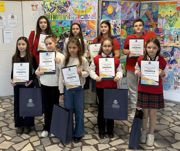 „Когато бедата проговори в цветове: Славейковци рисуват с послание и съпричастност“