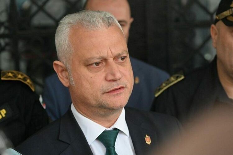 Политически активист е собственик на камиона, който блокира Хемус, каза министър Дечев