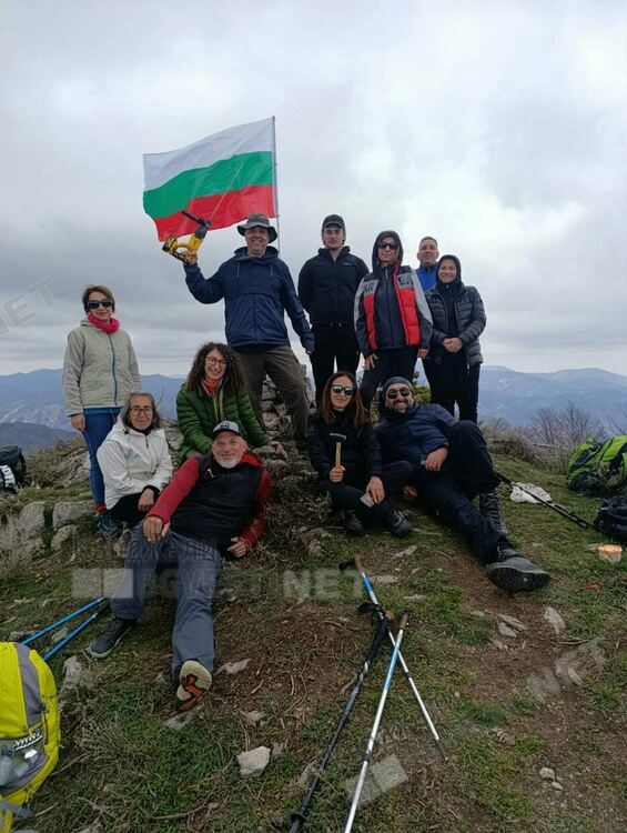 Националния флаг се развя на връх Чиляка за вота