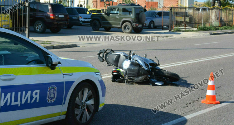Моторист от Хасково пострада при удар в кола