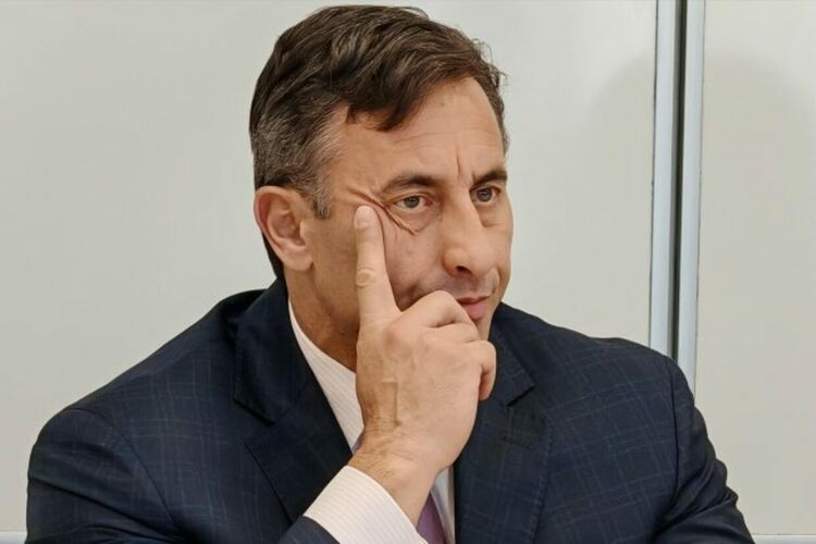 Бъдещото правителство ще смени Спецов като особен управител на „Лукойл“, за да „дойде професионалист“