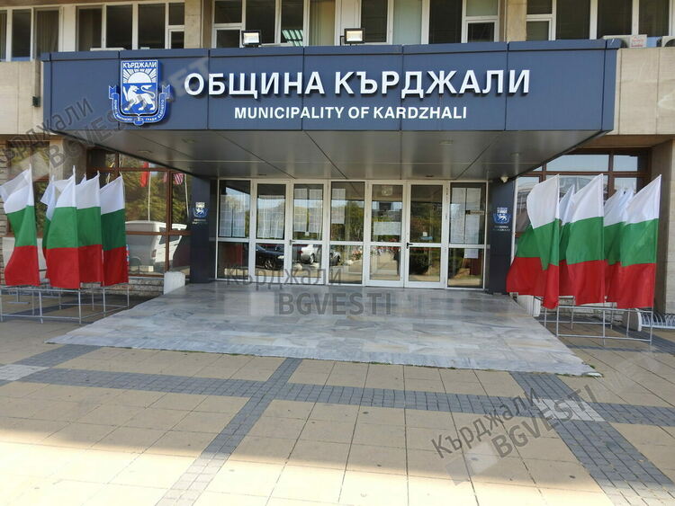Пред перспективата от скандал Община Кърджали ще плати възнагражданията на членове на СИК без банкови сметки