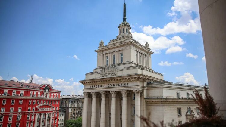 Две парламентарни комисии започнаха работа, първото заседание на МС ще е още днес