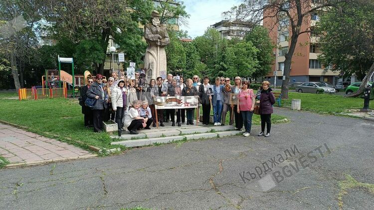 В Кърджали възстановиха инициативата „Безсмертния полк“ в Деня на Победата