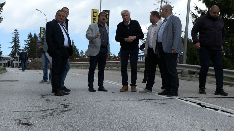 Обмисля се изграждане на мост над свлачището в Пампорово