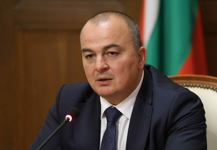 Веригите прекалиха, усещам го по джоба си, заяви министърът на земеделието Абровски
