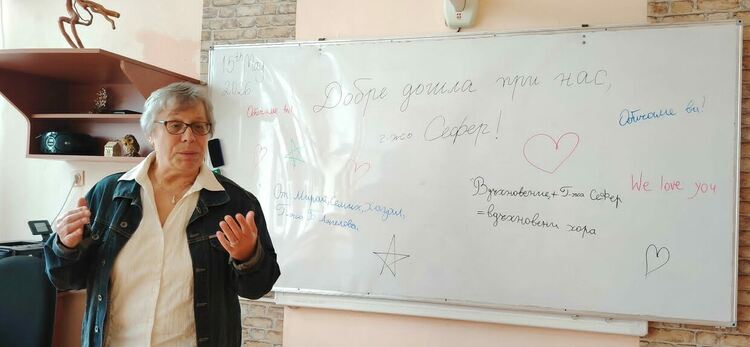 Поетесата Вилдан Сефер гостува на малките текстописци от „Славейков“