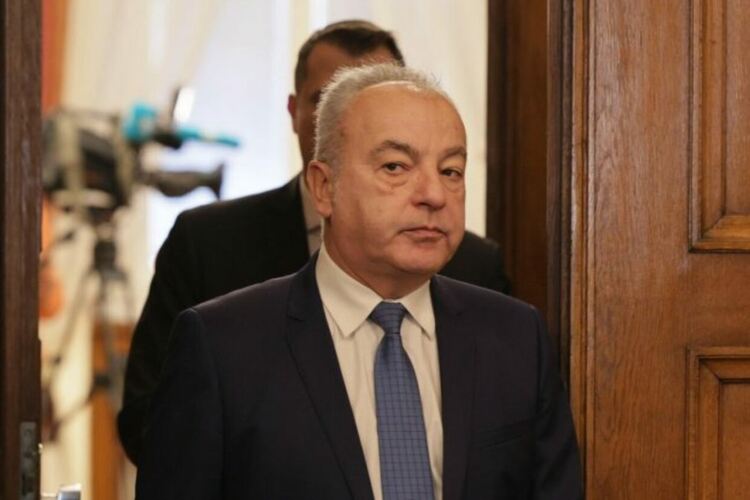 Съкращенията няма да важат за военни, полицаи, НСО, ДАНС, лекари и учители