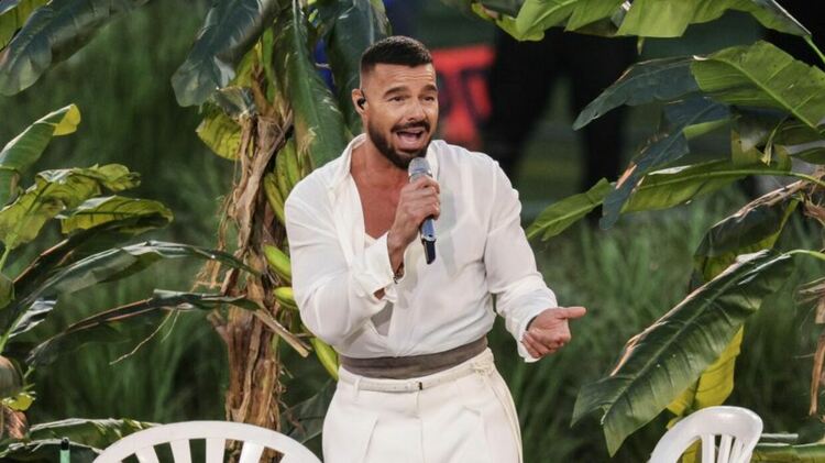 Евакуираха Ricky Martin по време на концерт заради сълзотворен газ