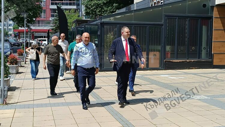Делян Пеевски дойде в Кърджали,удари рамо на кмета Ерол Мюмюн