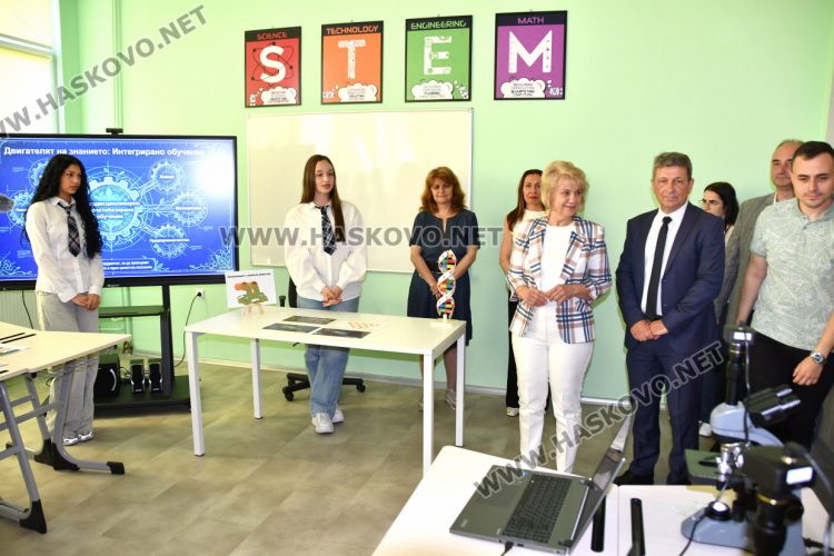 STEM център и нови дигитални класни стаи посрещат учениците в Езикова гимназия – Хасково