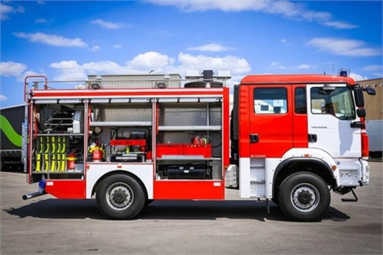 Пожарникари спасиха сърна заклещена в ограда в Смолян