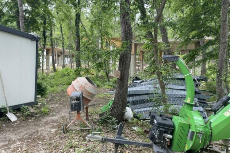 Освободиха задържаните служители за "незаконния град" край Варна