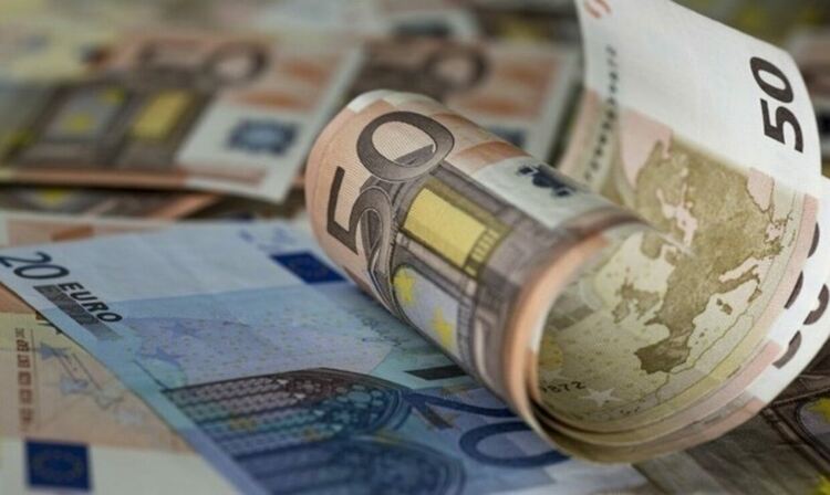 FT: България ще бъде наказана за дефицит само месеци след присъединяването си към еврото