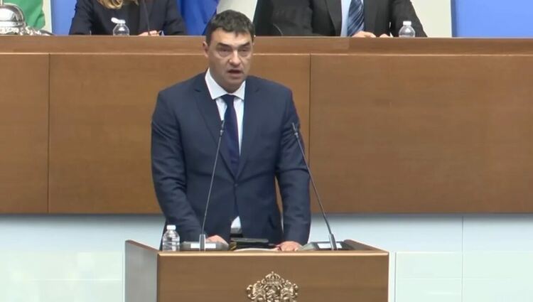 „Прогресивно“ в деня на детето! Владо Николов: Може да се намали майчинството