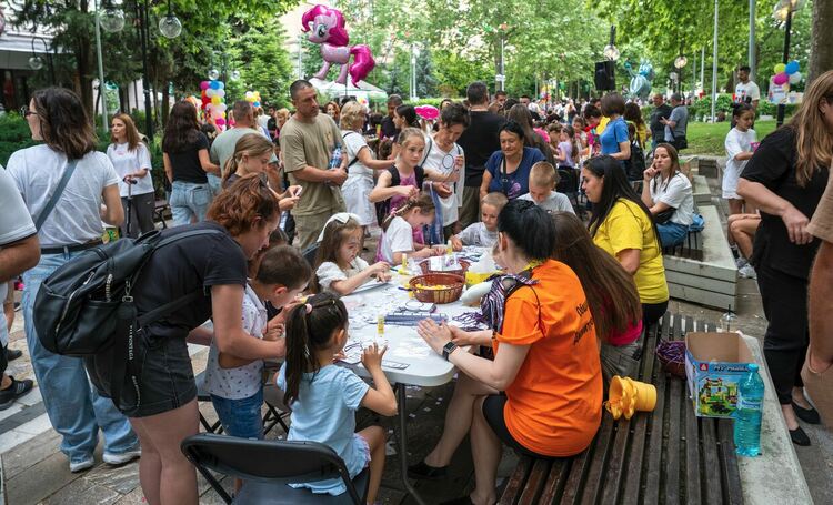 Стотици деца изпълниха централната алея на 1 юни в Димитровград