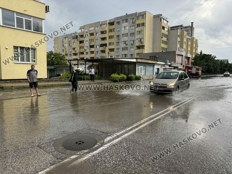 Предимно облачно и дъждовно в сряда