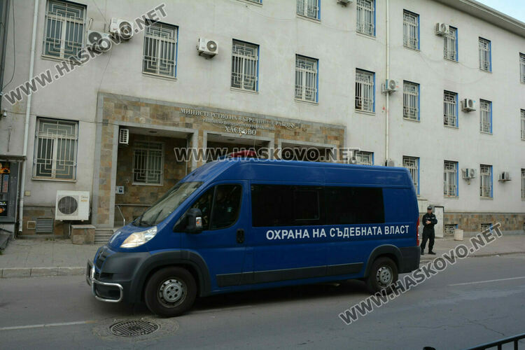 Сириец, издирван от Германия за отвличане на трите си деца, остава в ареста