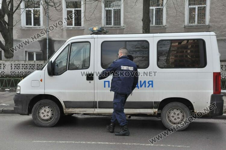27 бомбени заплахи за ден към детски градини и училища в Хасковско