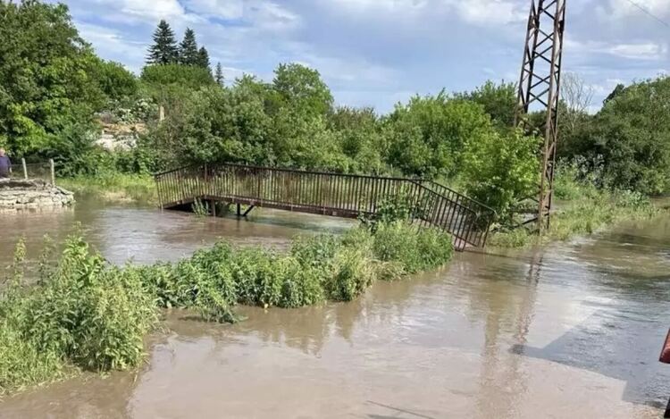 Вали, гърми или не - водните бедствия продължават