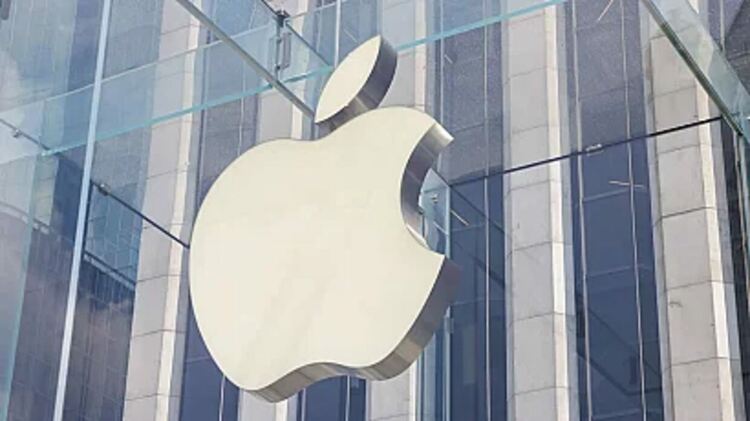 Apple се включва в надпреварата при чатботовете със Siri AI