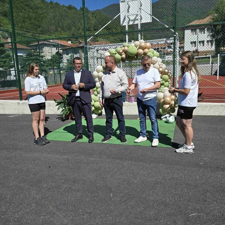 С тържествена церемония откриха новата спортна площадка в Грохотно