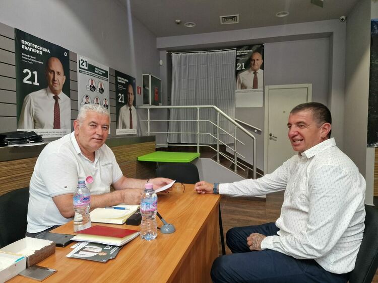 Десетки граждани посетиха първата приемна на депутата Стефан Сабрутев в Смолян