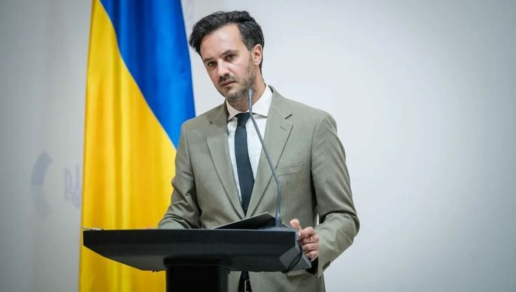 Киев отговори на Радев: Не получаваме безплатно оръжието от България, купуваме го