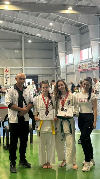 Две бронзови отличия за СК „Карате Рудозем“ от международния турнир „Несебър 2026“