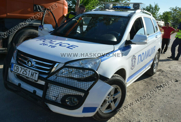Мъж и две момчета са арестувани за притежание на наркотици в региона