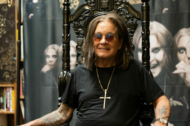 Огромна статуя на Ози Озбърн беше открита на фестивала Hellfest 2026