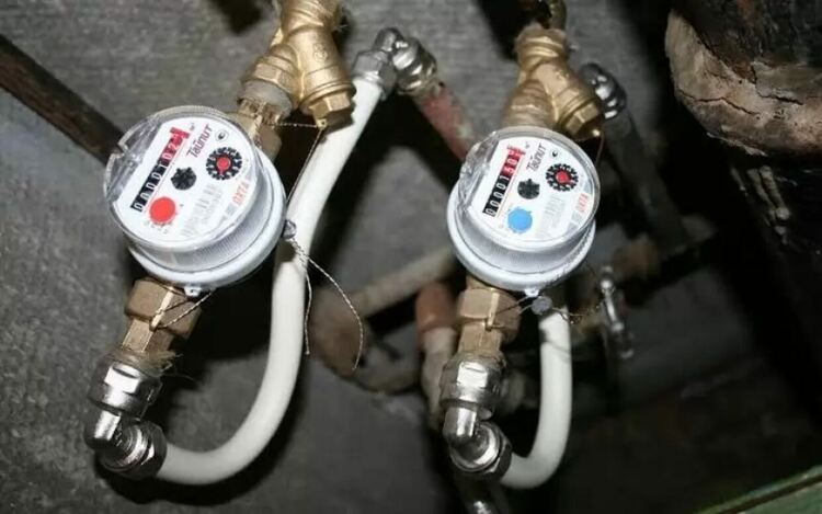Солени сметки заплашват хората със стари водомери и топломери