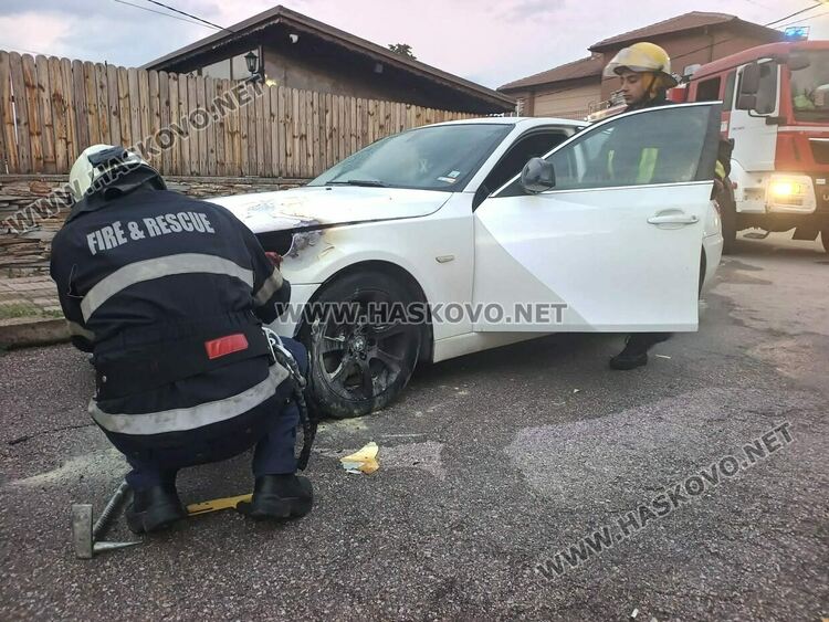 Кола пламна пред къща в „Болярово“