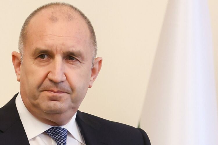 Въпросът е само един - колко точно глупав е българският избирател
