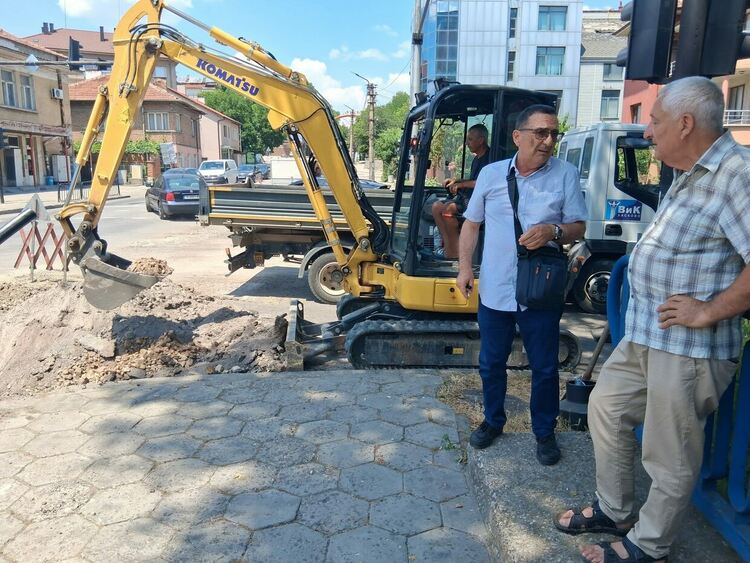 ВиК-Хасково: Очаква се тази вечер да бъде пусната вода по новата временна връзка
