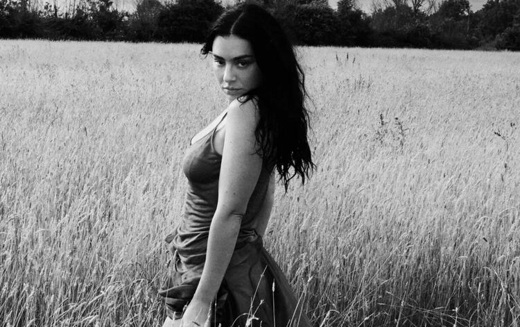 Charli xcx издава сингъла „Wink Wink“