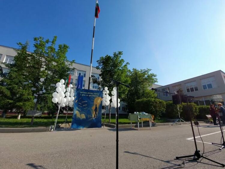 Андреа от Димитровград е единствената с максималните 100 точки по БЕЛ в Хасковско