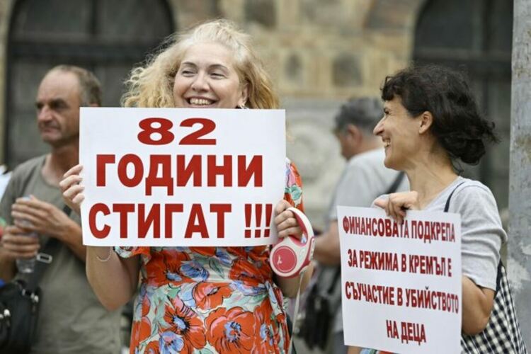 Протест "АНТИрадев" се закани да продължи наесен