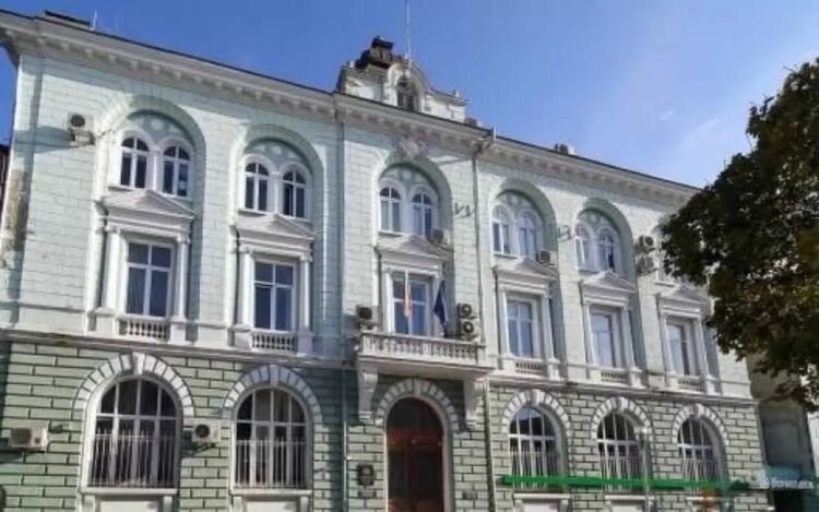 Вълна от бомбени заплахи залива страната