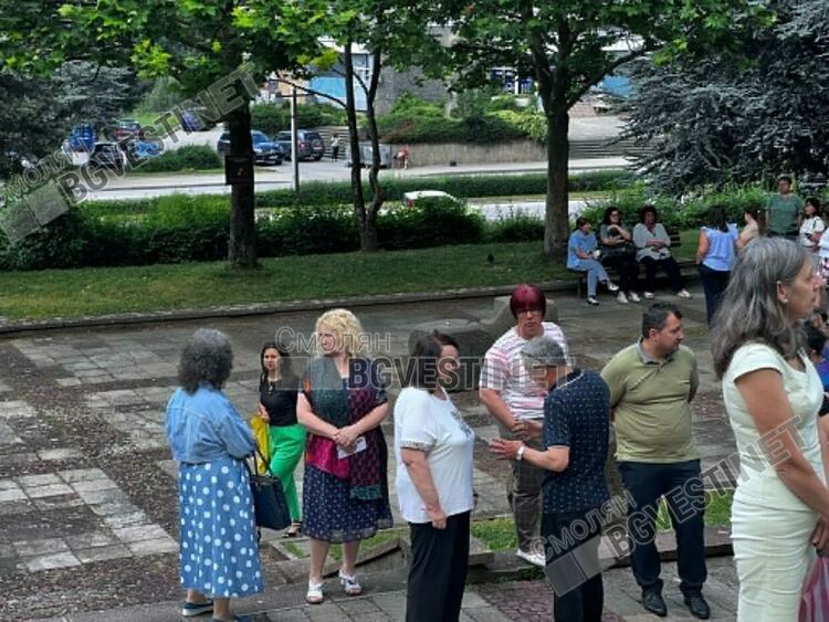 Заплаха за бомба евакуира Съдебната палата в Смолян, сигнали в цялата страна /галерия/
