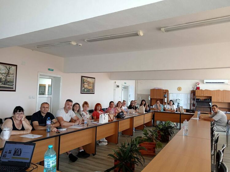 Учители от ПГДС в Хасково повишиха уменията си за превенция и реакция при агресия в училище